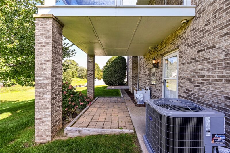 107 N HAZELNUT DRIVE — photo 2