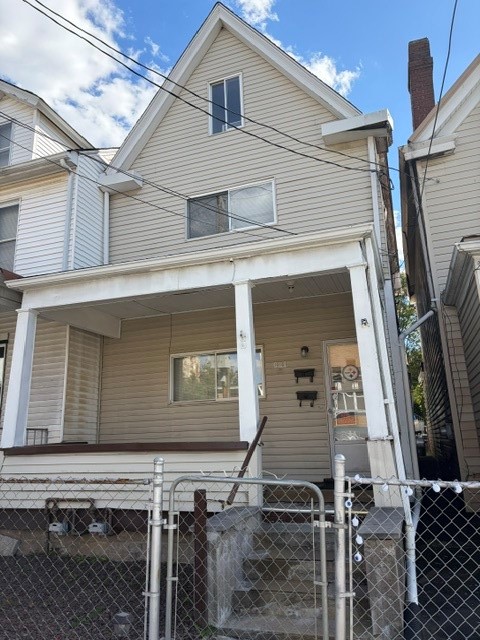 621 Walnut St — photo 1