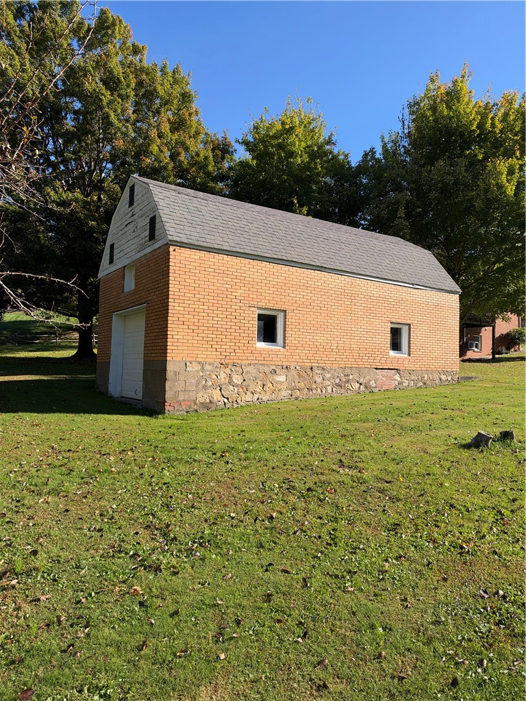 933 Youngstown Ridge Rd — photo 2