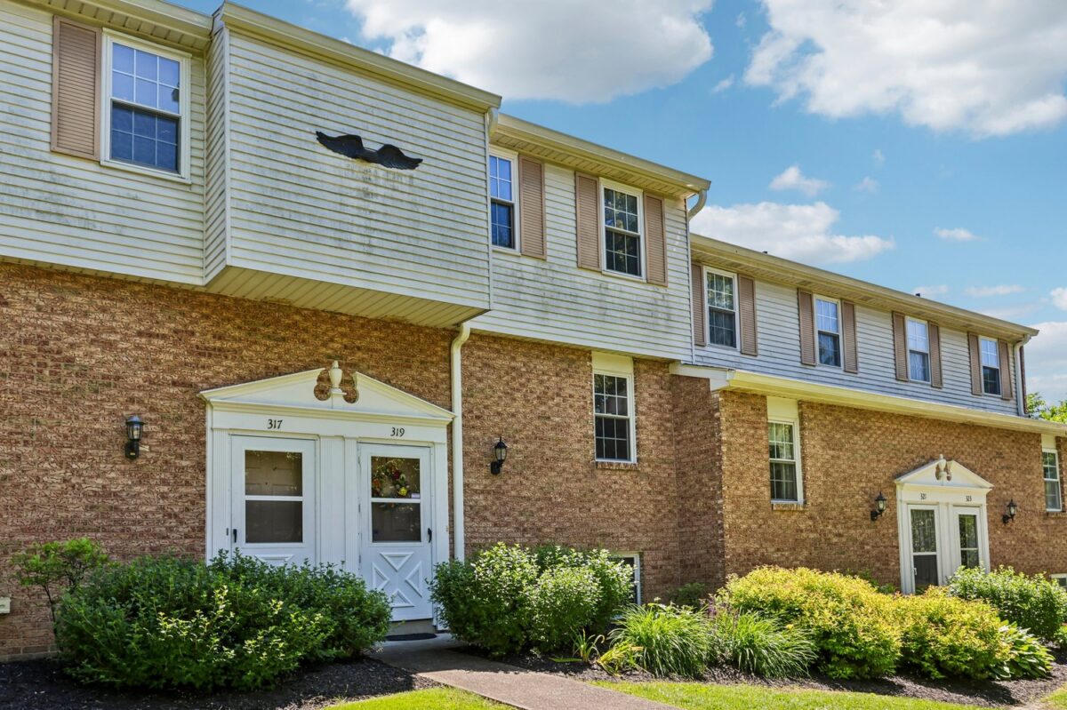 319 Bellford Court — photo 1