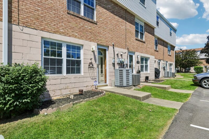 319 Bellford Court — photo 6