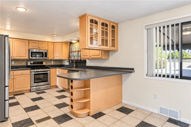 2473 Hampton Ave — photo 8