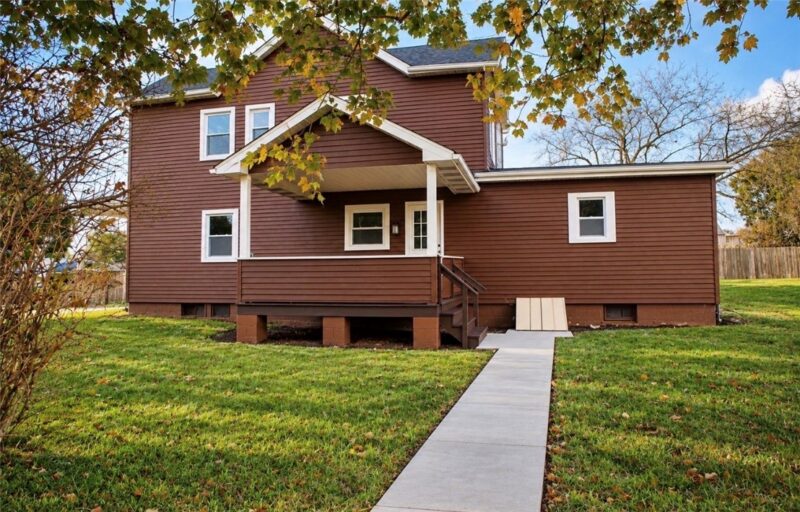 813 Lauck Ave — photo 2