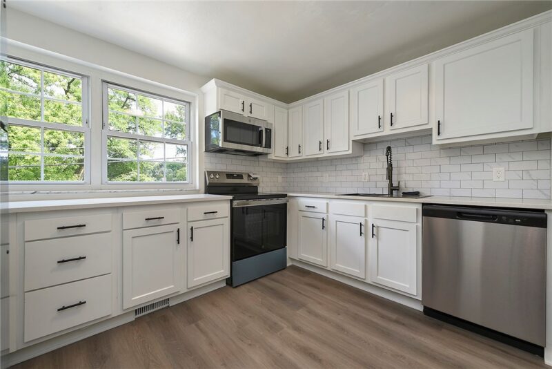 585 Lucia Drive — photo 5