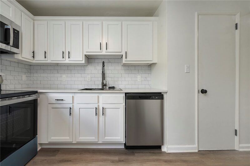 585 Lucia Drive — photo 7