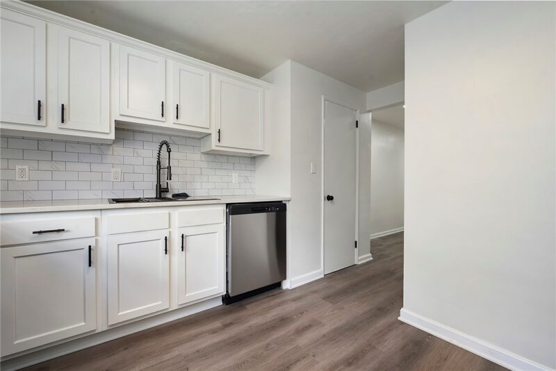 585 Lucia Drive — photo 8