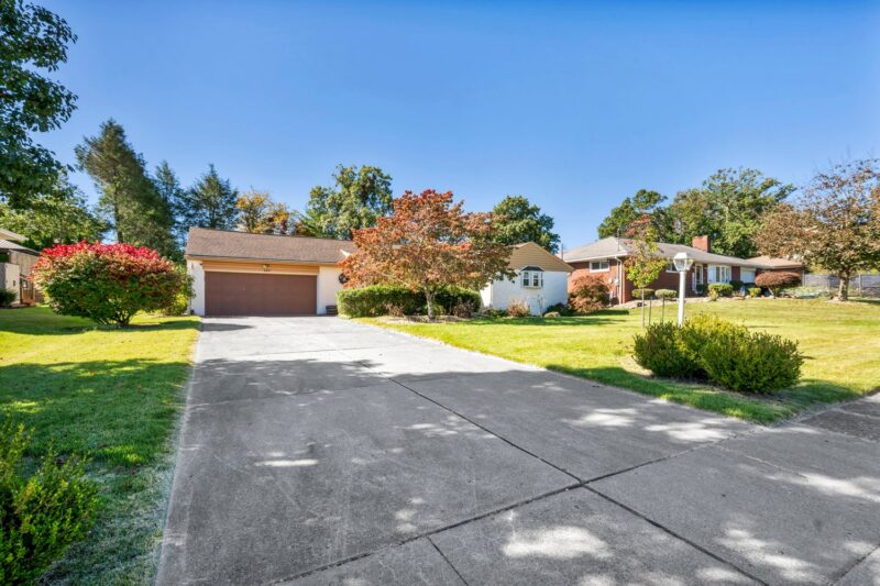 243 Columbia Dr — photo 2