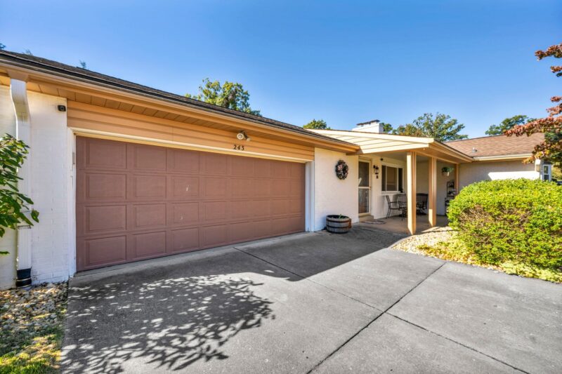 243 Columbia Dr — photo 3