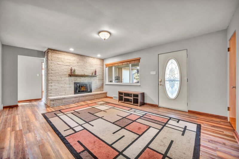 243 Columbia Dr — photo 4