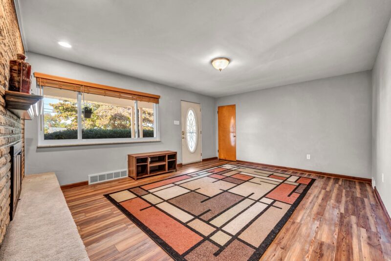 243 Columbia Dr — photo 6