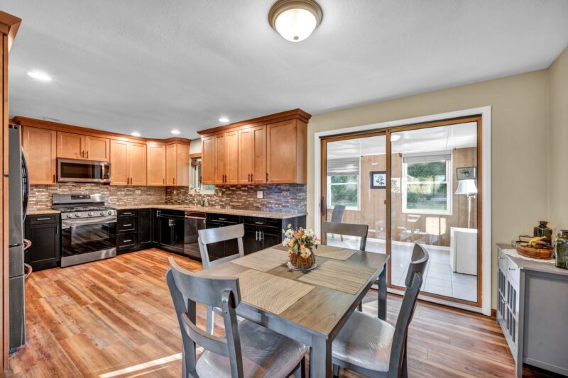 243 Columbia Dr — photo 8