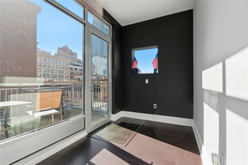 301 5th Ave 719 — photo 2