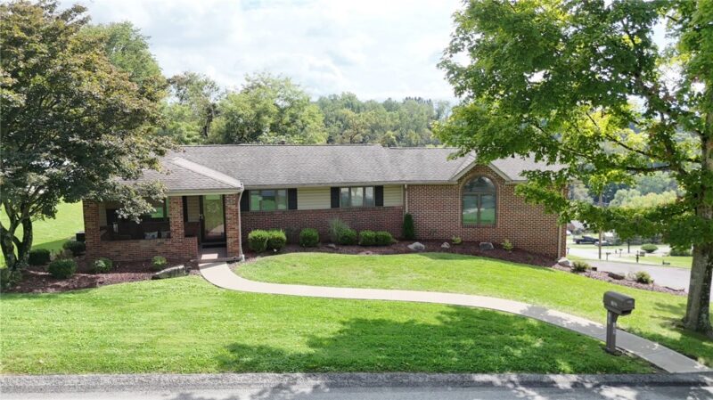 102 Thomas Dr — photo 2