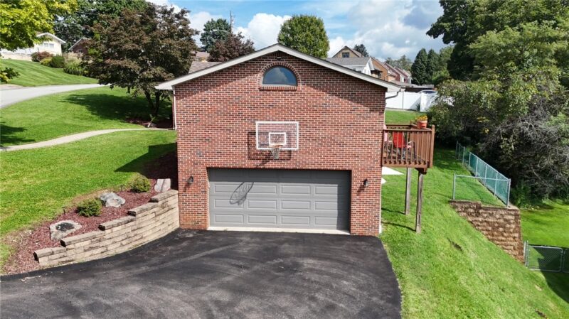 102 Thomas Dr — photo 4
