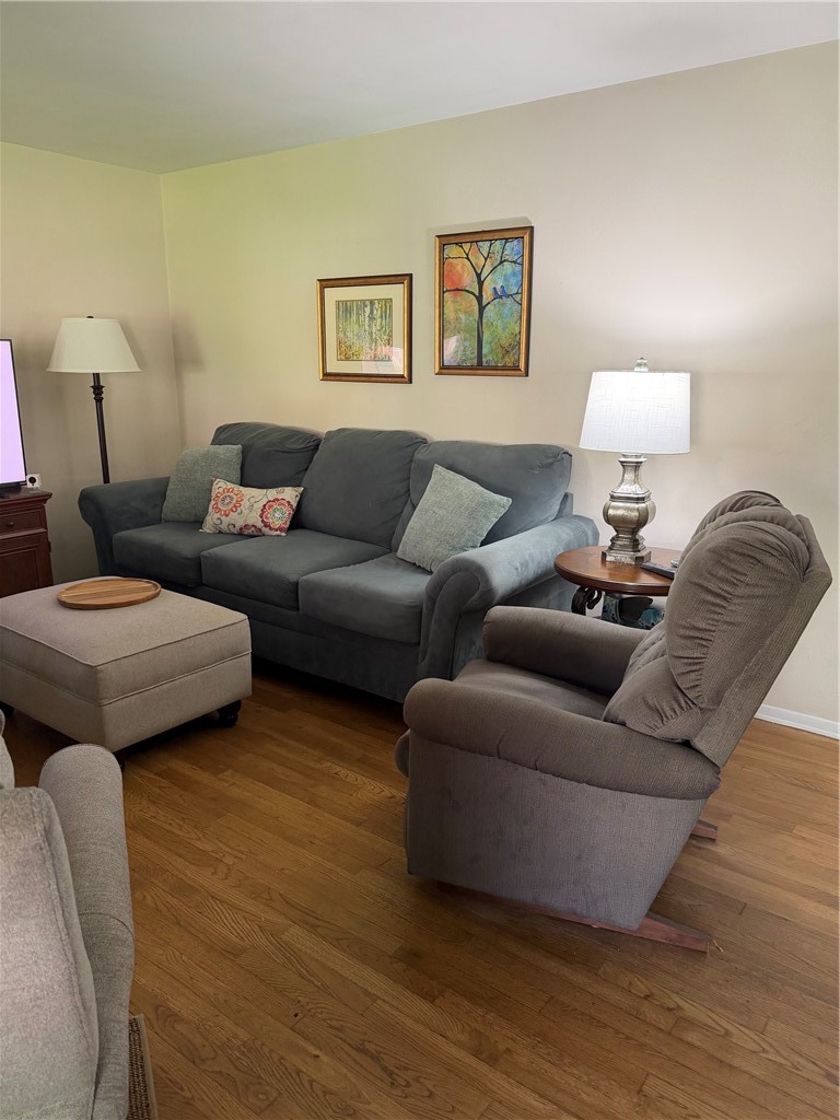 102 Thomas Dr — photo 5