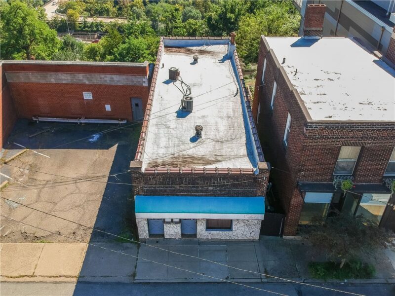 1723 Lowrie — photo 4