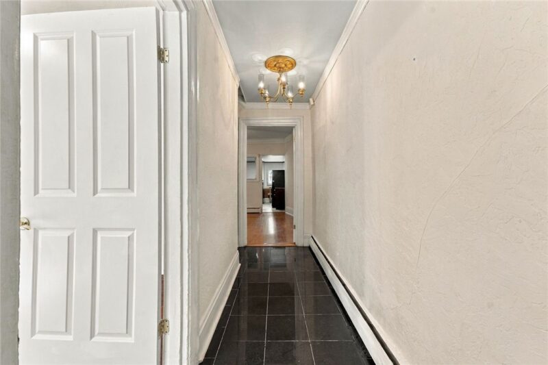 2207 Sarah Street — photo 4