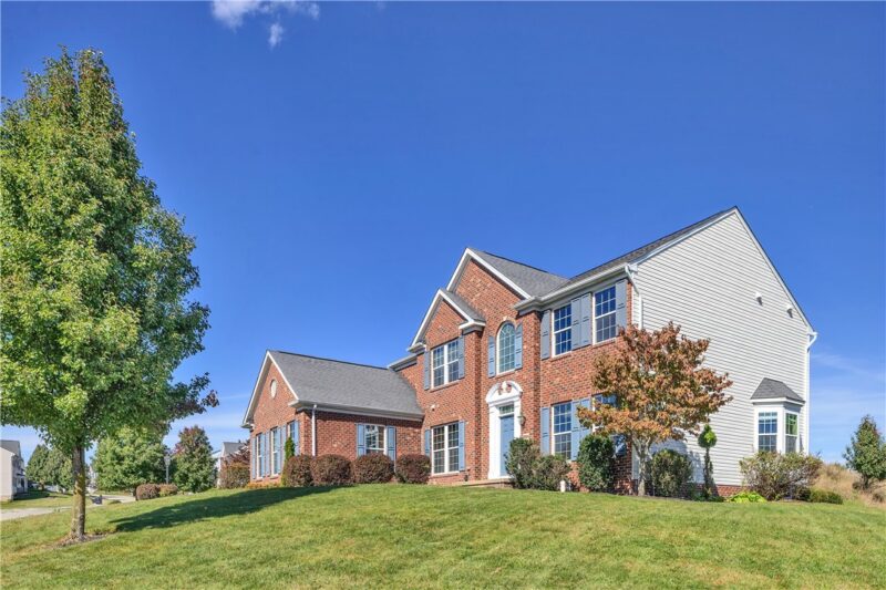 2084 Majestic Dr — photo 2