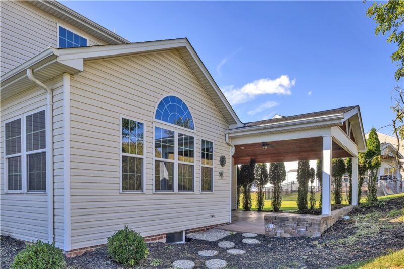 2084 Majestic Dr — photo 3