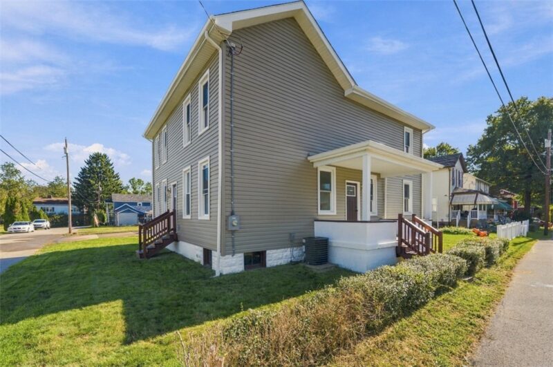 240 Stewart St — photo 3