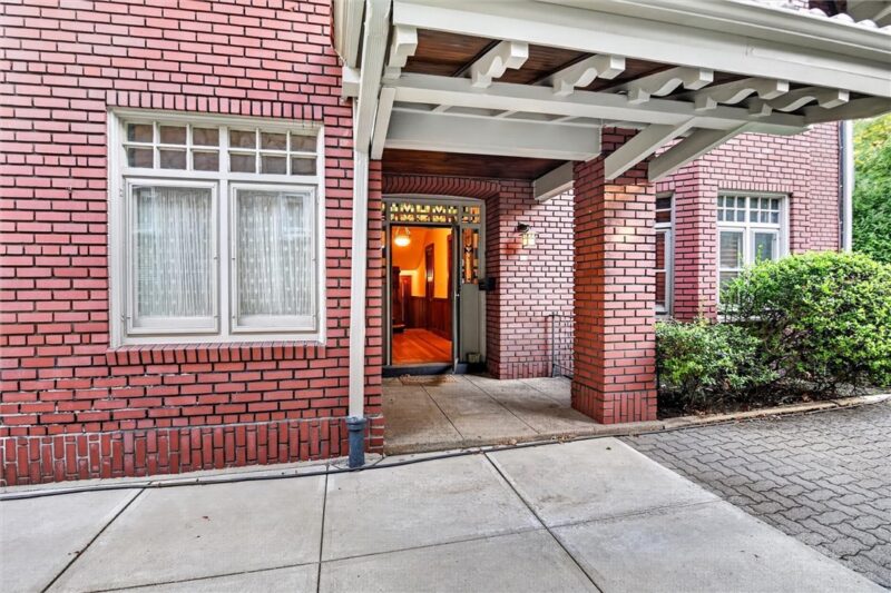 1321 Beechwood Blvd — photo 4