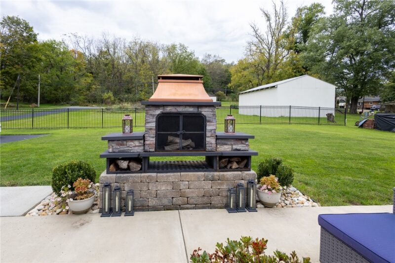 1811 Locust Ln — photo 8