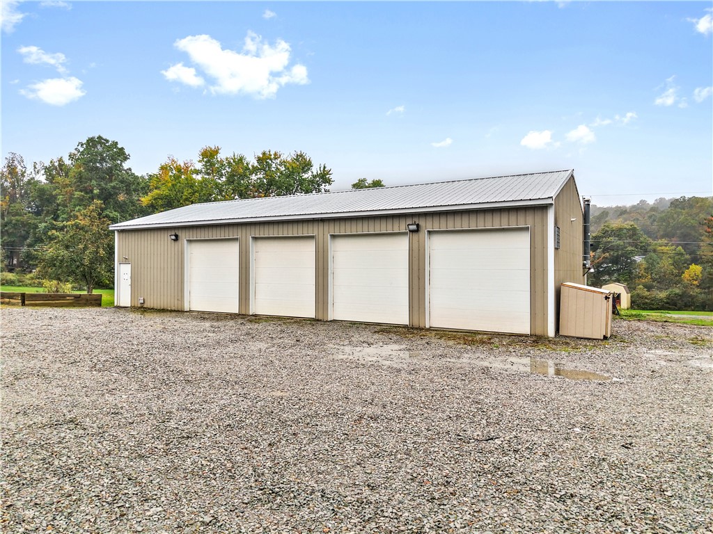 323 Crestview Dr — photo 1