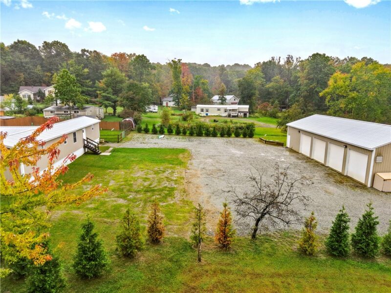 323 Crestview Dr — photo 2