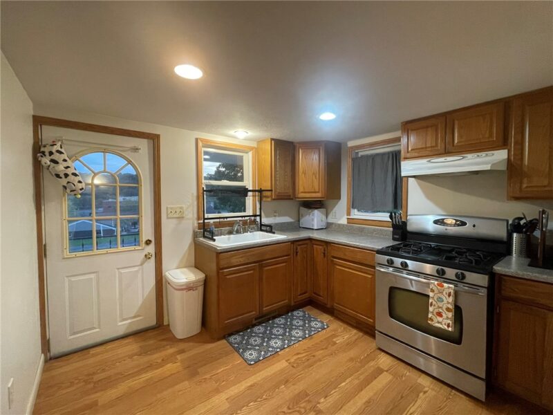 303 Broadway Ave — photo 6