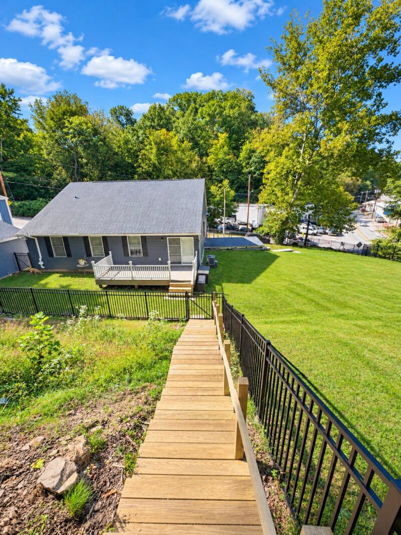1003 Laurel Hill Dr — photo 2