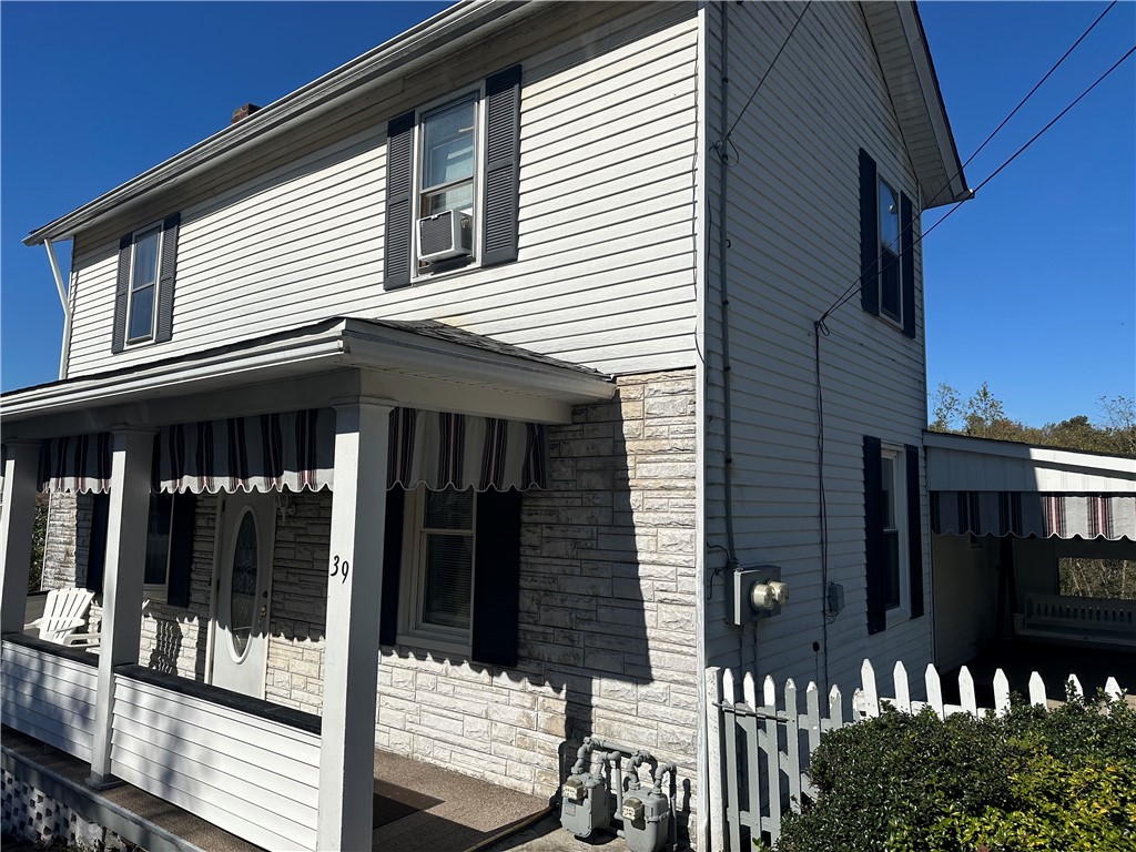 39 Oak St — photo 1