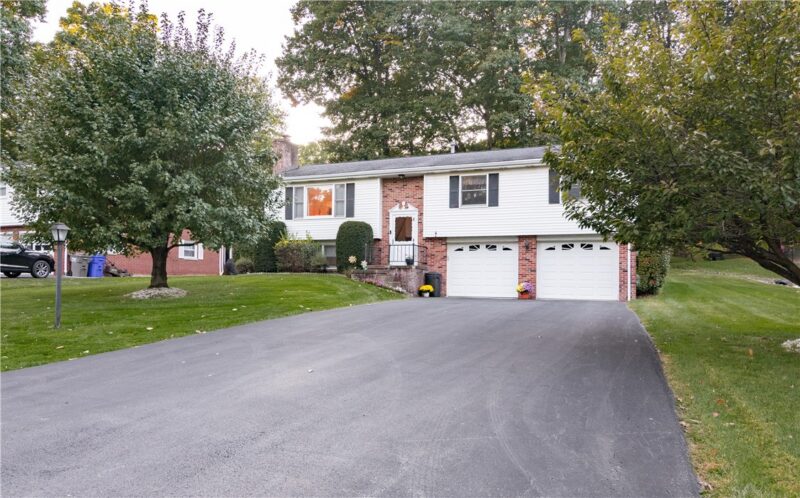 211 Cherokee Dr — photo 2