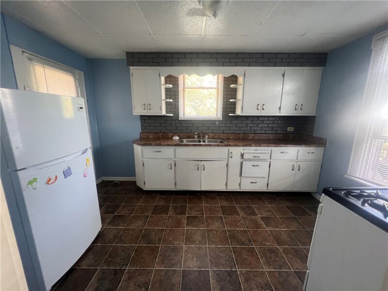 925 Leeds Ave — photo 2