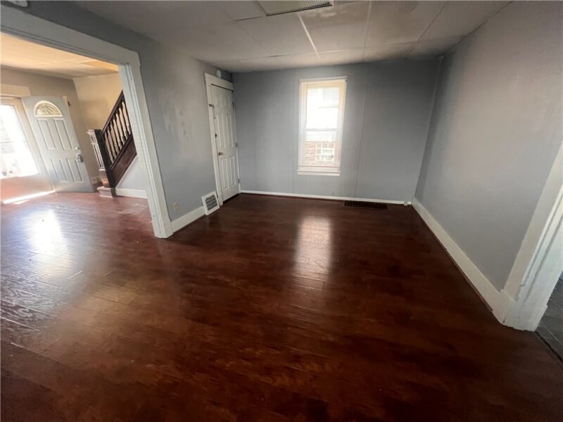 925 Leeds Ave — photo 3