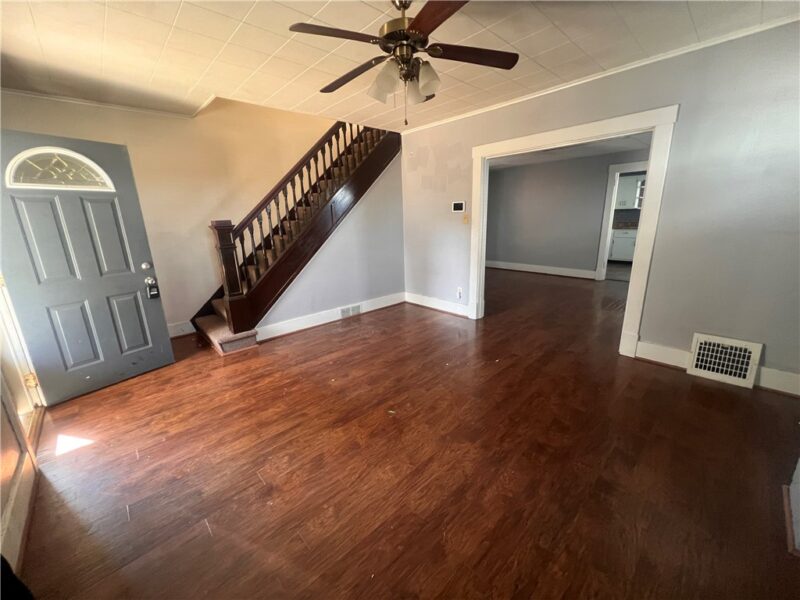 925 Leeds Ave — photo 4