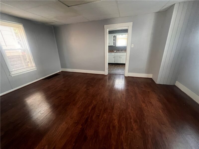925 Leeds Ave — photo 6