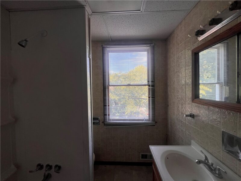 925 Leeds Ave — photo 7