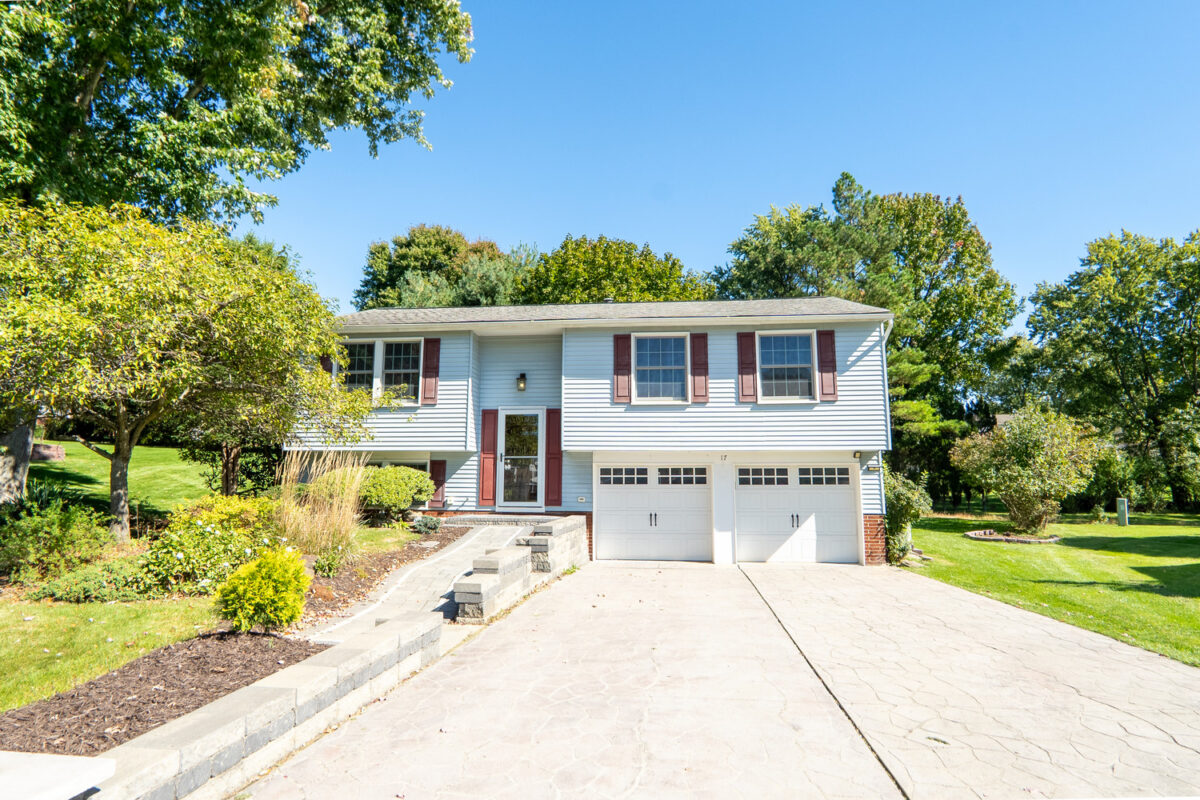 17 Wheatfield DRIVE — photo 1