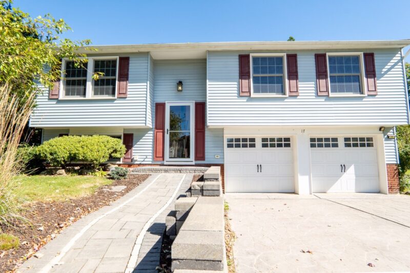17 Wheatfield DRIVE — photo 3