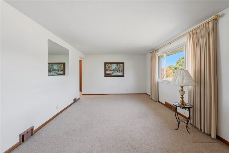 339 Iroquois Ave. — photo 3