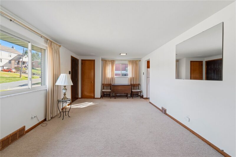 339 Iroquois Ave. — photo 4