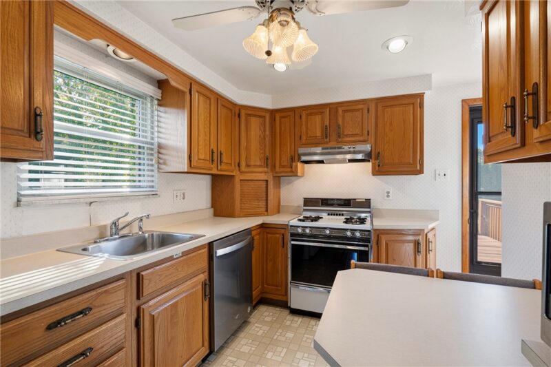 339 Iroquois Ave. — photo 6