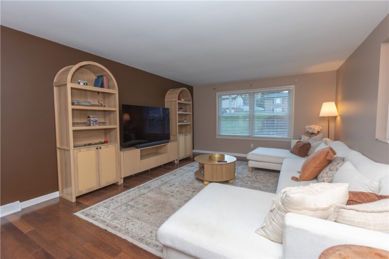 57 Norfolk Dr — photo 2