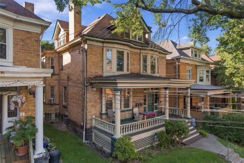 740 Broughton St — photo 2