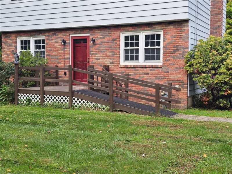 955 Eastwood Rd — photo 2