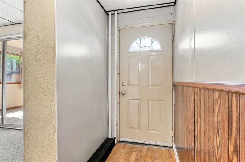 500-502 Tingley Ave — photo 4