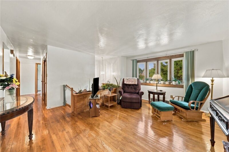 721 Cortland Dr — photo 2