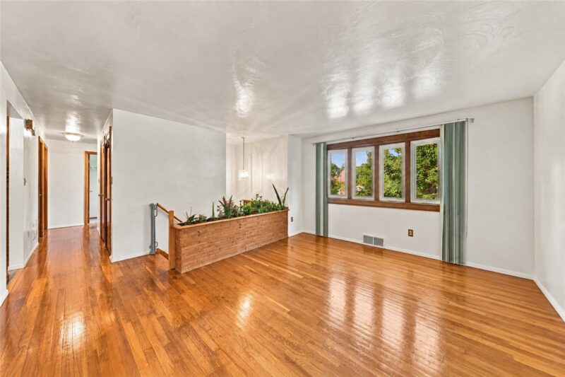 721 Cortland Dr — photo 3