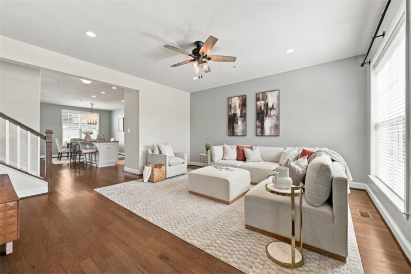 1410 Hastings Crescent — photo 4