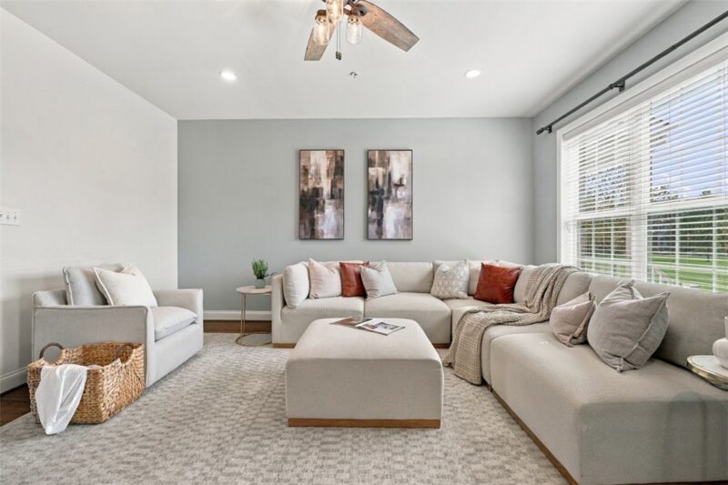 1410 Hastings Crescent — photo 5